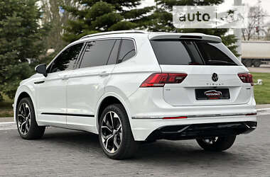 Позашляховик / Кросовер Volkswagen Tiguan 2022 в 