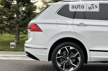 Позашляховик / Кросовер Volkswagen Tiguan 2022 в 
