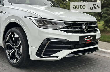 Позашляховик / Кросовер Volkswagen Tiguan 2022 в 