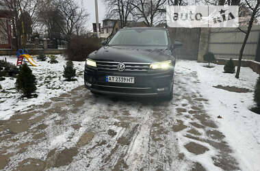Внедорожник / Кроссовер Volkswagen Tiguan 2018 в 