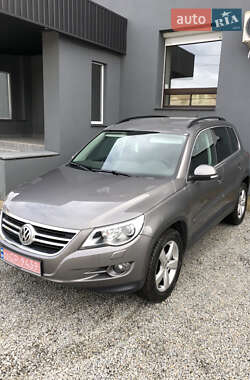 Внедорожник / Кроссовер Volkswagen Tiguan 2010 в 