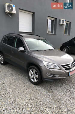 Внедорожник / Кроссовер Volkswagen Tiguan 2010 в 