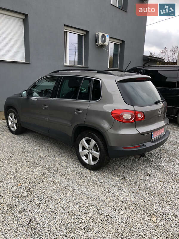 Внедорожник / Кроссовер Volkswagen Tiguan 2010 в Ровно