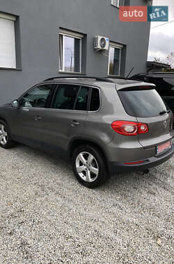 Внедорожник / Кроссовер Volkswagen Tiguan 2010 в 