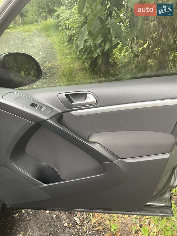 Внедорожник / Кроссовер Volkswagen Tiguan 2015 в Киеве