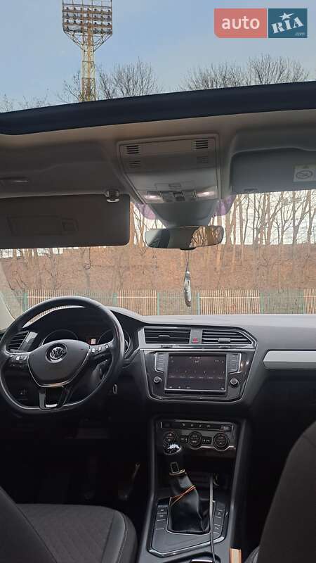 Внедорожник / Кроссовер Volkswagen Tiguan 2016 в Львове