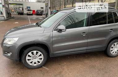 Внедорожник / Кроссовер Volkswagen Tiguan 2011 в Коростене