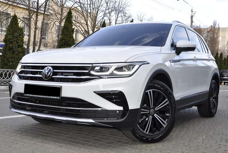 Внедорожник / Кроссовер Volkswagen Tiguan 2022 в 
