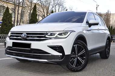 Внедорожник / Кроссовер Volkswagen Tiguan 2022 в 
