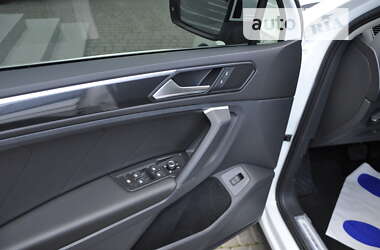 Внедорожник / Кроссовер Volkswagen Tiguan 2022 в 