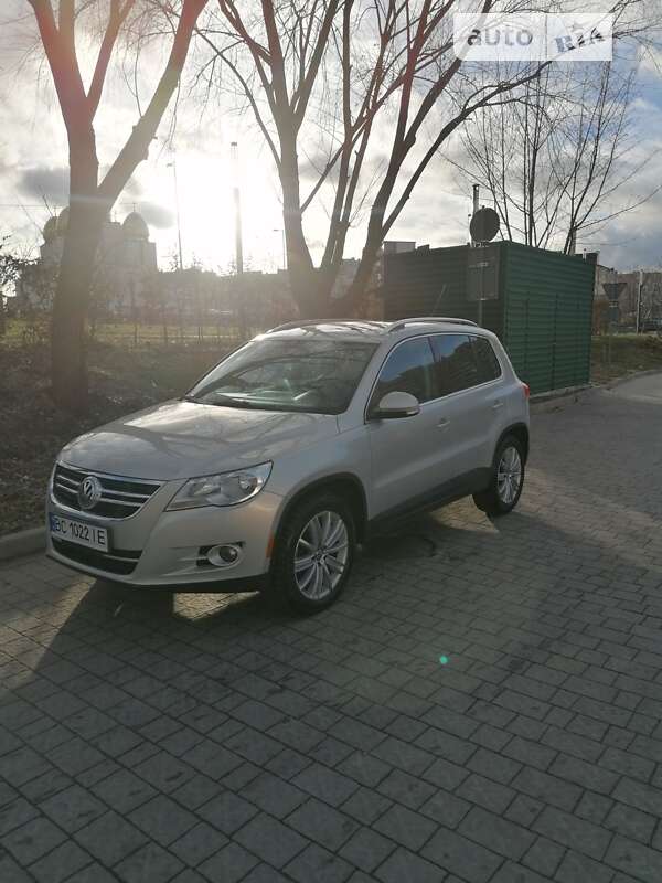 Внедорожник / Кроссовер Volkswagen Tiguan 2010 в Львове