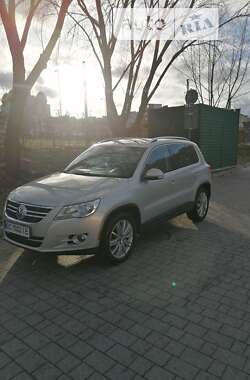 Внедорожник / Кроссовер Volkswagen Tiguan 2010 в Львове