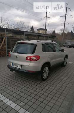 Внедорожник / Кроссовер Volkswagen Tiguan 2010 в 