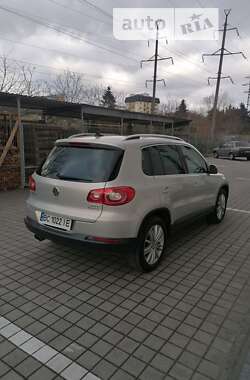 Внедорожник / Кроссовер Volkswagen Tiguan 2010 в Львове