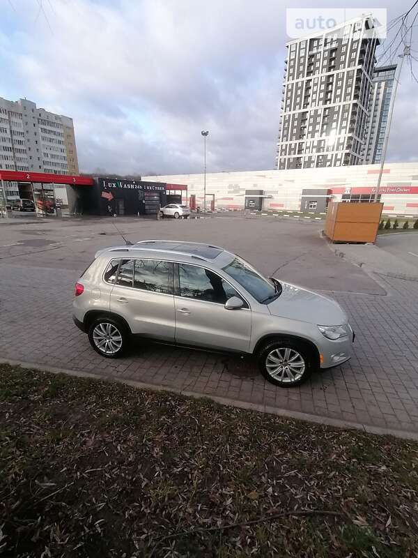Внедорожник / Кроссовер Volkswagen Tiguan 2010 в Львове