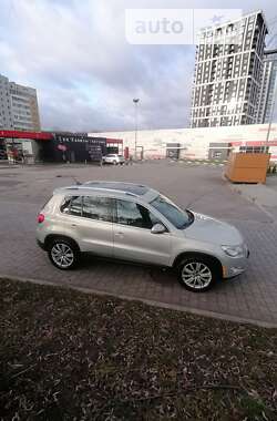 Внедорожник / Кроссовер Volkswagen Tiguan 2010 в Львове