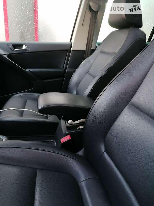 Внедорожник / Кроссовер Volkswagen Tiguan 2010 в Львове