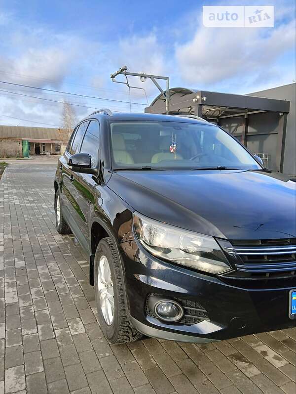Внедорожник / Кроссовер Volkswagen Tiguan 2016 в 