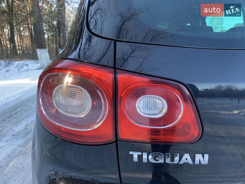 Внедорожник / Кроссовер Volkswagen Tiguan 2008 в Сосновке