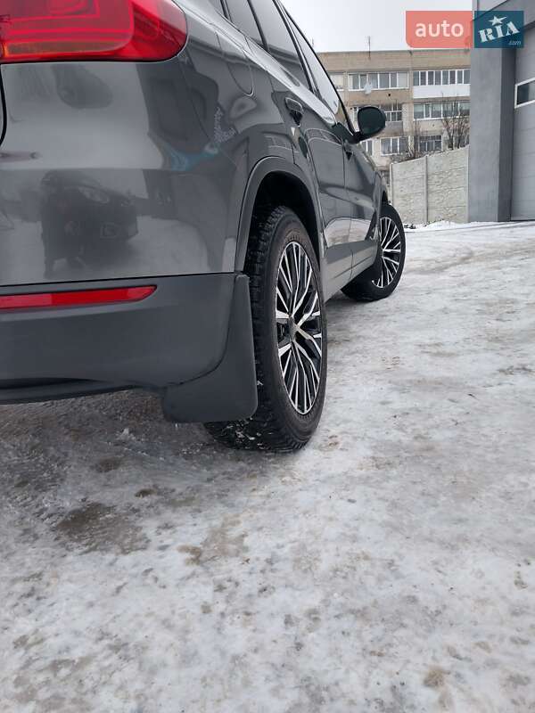 Внедорожник / Кроссовер Volkswagen Tiguan 2015 в Харькове