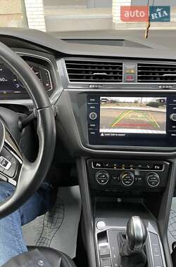Внедорожник / Кроссовер Volkswagen Tiguan 2019 в 