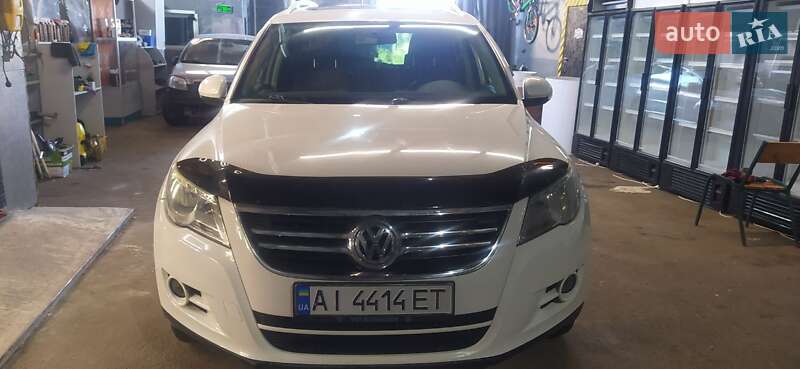 Внедорожник / Кроссовер Volkswagen Tiguan 2010 в Киеве