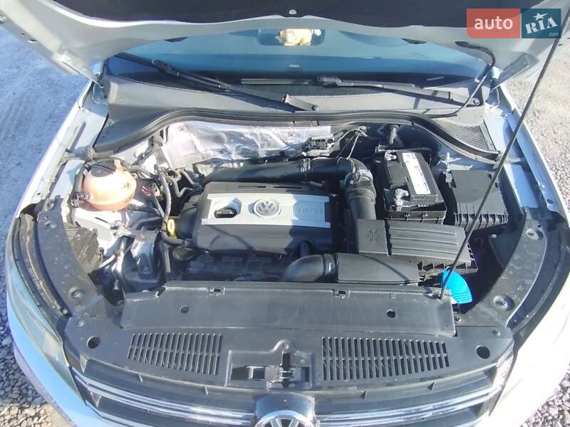 Внедорожник / Кроссовер Volkswagen Tiguan 2016 в Николаеве
