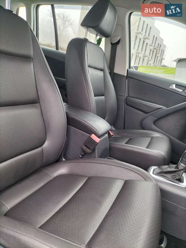 Внедорожник / Кроссовер Volkswagen Tiguan 2016 в Виннице