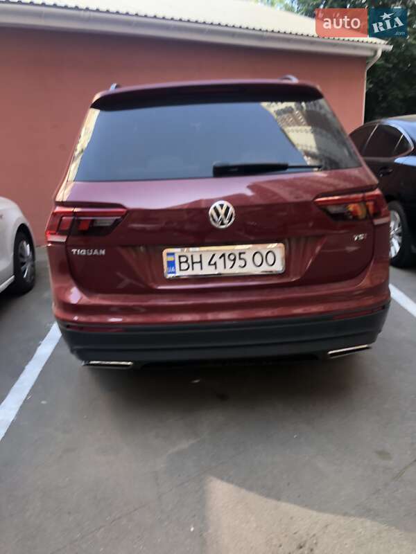 Внедорожник / Кроссовер Volkswagen Tiguan 2017 в Одессе