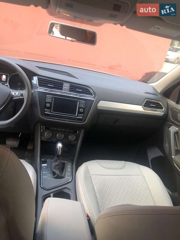 Внедорожник / Кроссовер Volkswagen Tiguan 2017 в Одессе