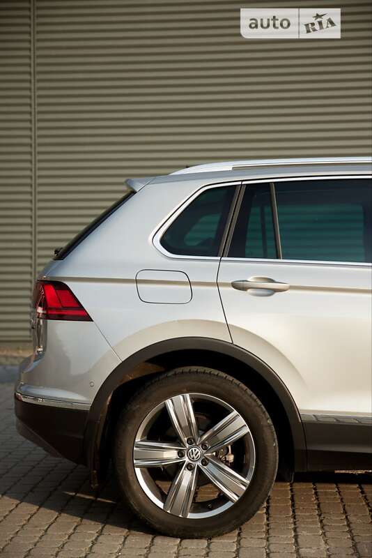 Внедорожник / Кроссовер Volkswagen Tiguan 2017 в Николаеве