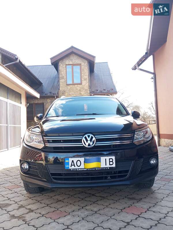 Внедорожник / Кроссовер Volkswagen Tiguan 2011 в Хусте