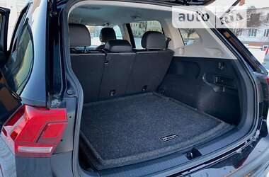 Позашляховик / Кросовер Volkswagen Tiguan 2019 в 