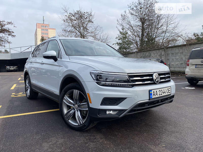Внедорожник / Кроссовер Volkswagen Tiguan 2017 в Киеве