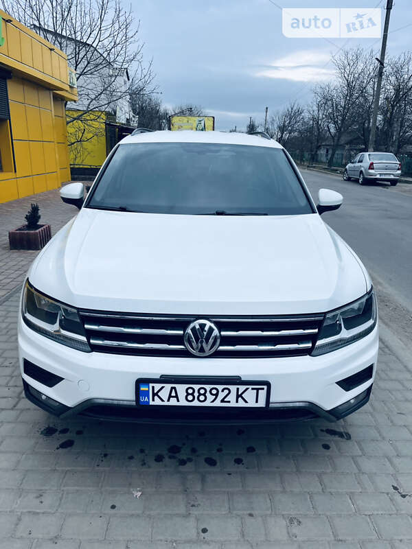 Внедорожник / Кроссовер Volkswagen Tiguan 2017 в Подольске