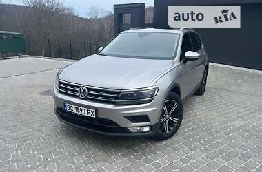 Позашляховик / Кросовер Volkswagen Tiguan 2016 в Львові