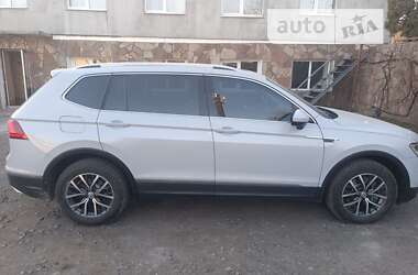 Внедорожник / Кроссовер Volkswagen Tiguan 2018 в Хмельницком