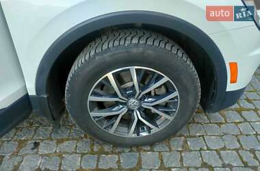 Позашляховик / Кросовер Volkswagen Tiguan 2020 в 