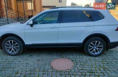 Позашляховик / Кросовер Volkswagen Tiguan 2020 в 