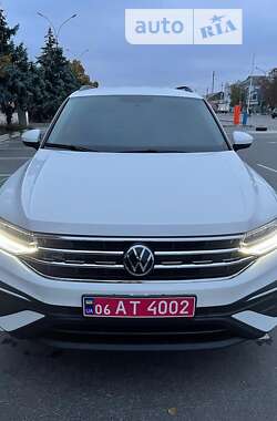 Внедорожник / Кроссовер Volkswagen Tiguan 2021 в Новомосковске