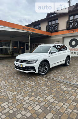 Позашляховик / Кросовер Volkswagen Tiguan 2019 в Сваляві