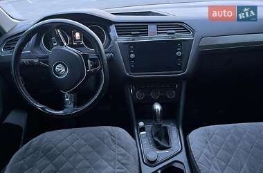 Внедорожник / Кроссовер Volkswagen Tiguan 2018 в 