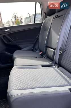 Внедорожник / Кроссовер Volkswagen Tiguan 2021 в 