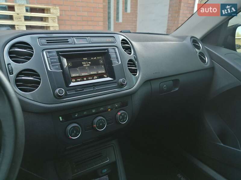 Внедорожник / Кроссовер Volkswagen Tiguan 2015 в Днепре