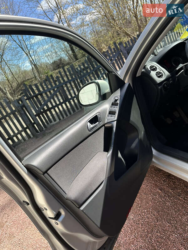 Внедорожник / Кроссовер Volkswagen Tiguan 2008 в Овруче