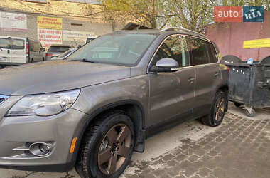 Позашляховик / Кросовер Volkswagen Tiguan 2010 в Львові