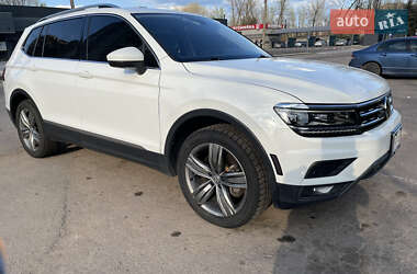 Позашляховик / Кросовер Volkswagen Tiguan 2019 в 