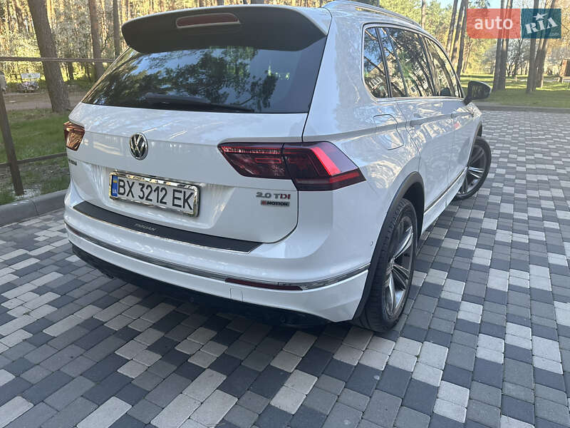 Внедорожник / Кроссовер Volkswagen Tiguan 2016 в Славуте