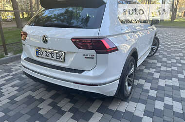 Внедорожник / Кроссовер Volkswagen Tiguan 2016 в Славуте