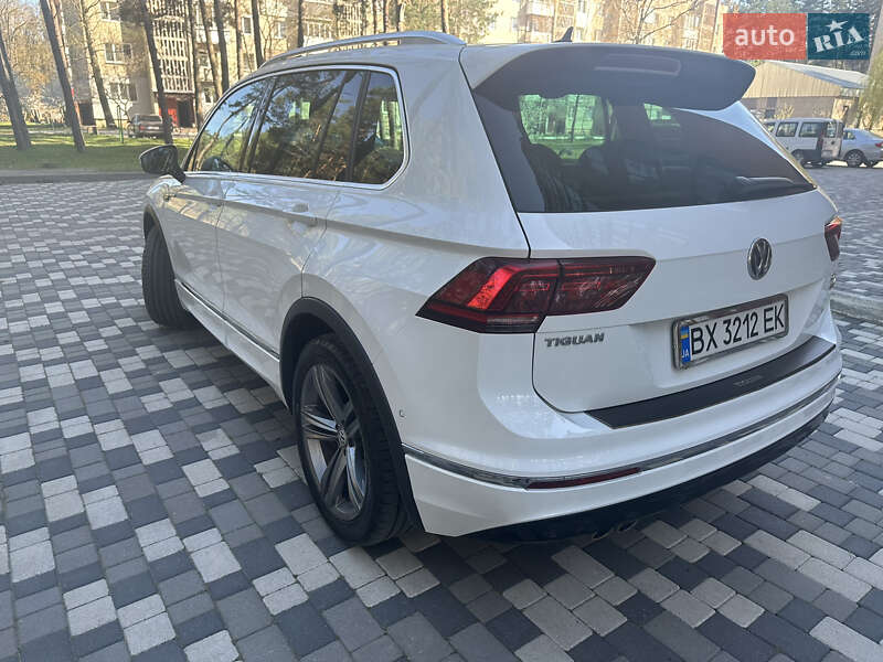Внедорожник / Кроссовер Volkswagen Tiguan 2016 в Славуте